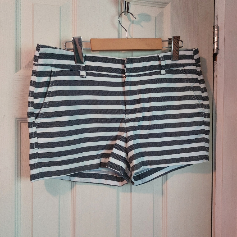Khaki by Gap short 3"